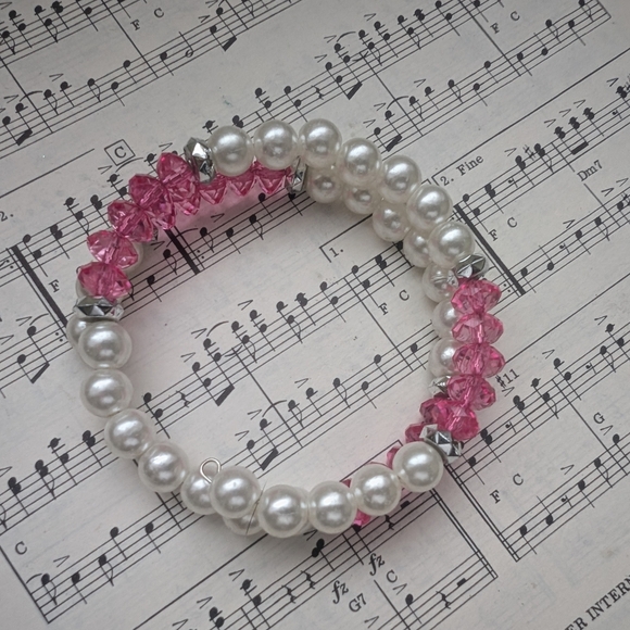 Chic White Pearl and Pink Crystal Bracelet - Picture 1 of 6